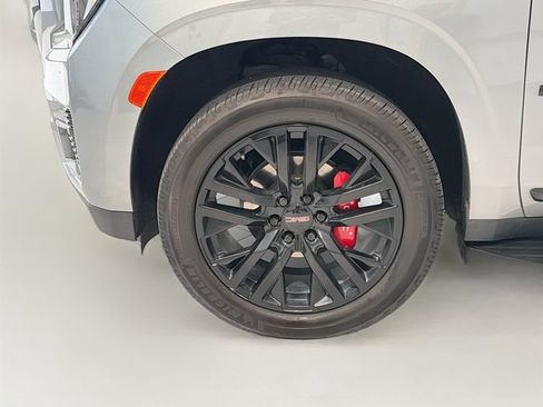 Used 2023 GMC Yukon XL Denali AWD/4WD image 29