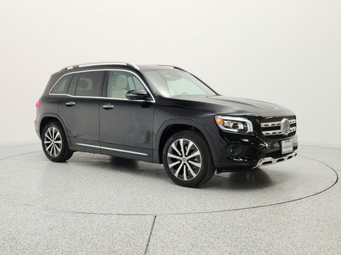 Used 2023 Mercedes-Benz GLB 250 image 3