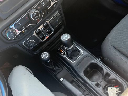 Used 2021 Jeep Wrangler Unlimited Sport AWD/4WD image 25