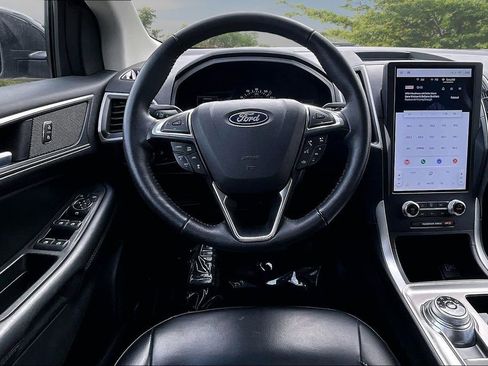 Used 2023 Ford Edge SEL image 5