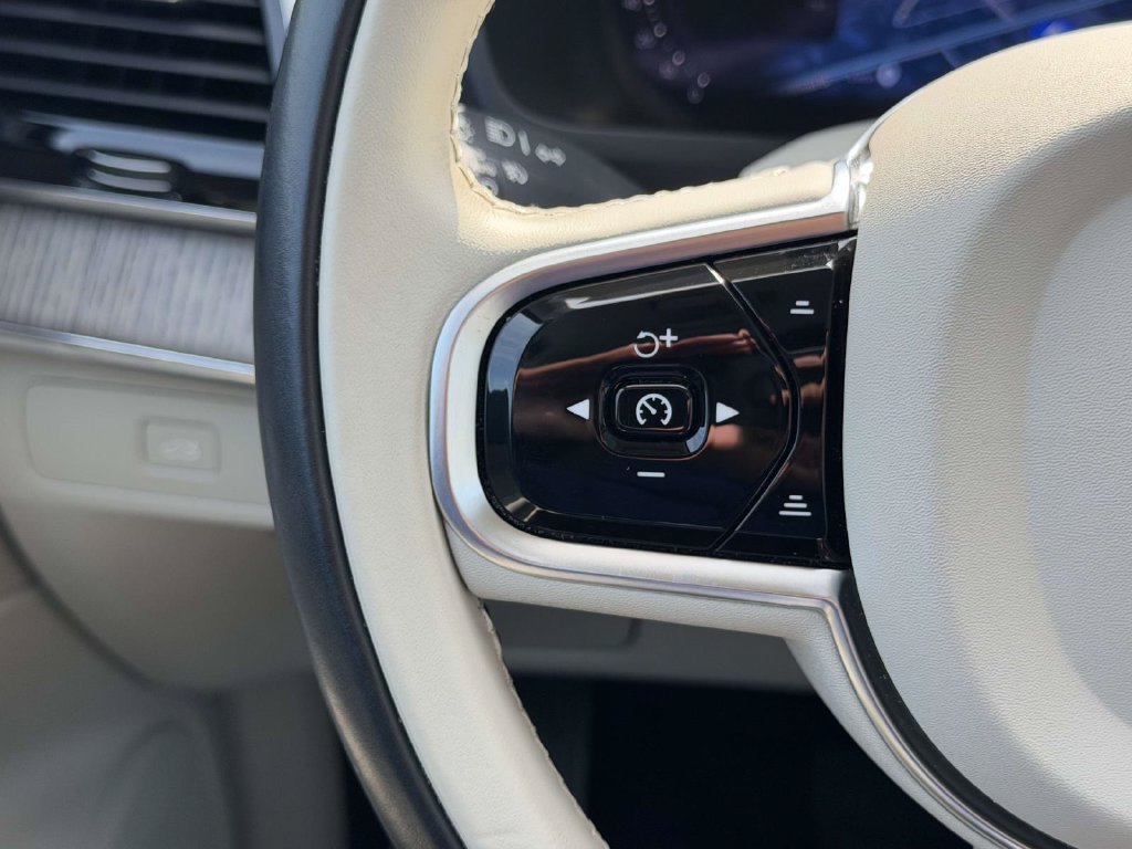 Used 2023 Volvo XC90 B6 Plus w/ Protection Package Premier AWD/4WD image 9