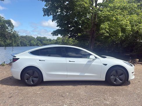 Used 2019 Tesla Model 3 Standard Range RWD image 3