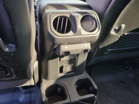 Used 2024 Jeep Gladiator Mojave AWD/4WD image 14