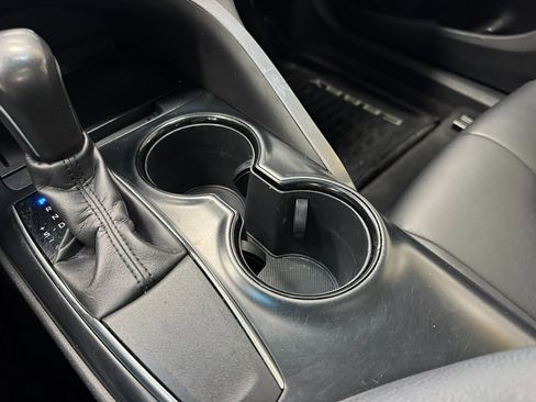 Used 2018 Toyota Camry SE w/ Moonroof Package FWD image 37