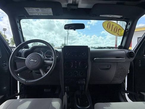 Used 2010 Jeep Wrangler Unlimited Rubicon AWD/4WD image 14