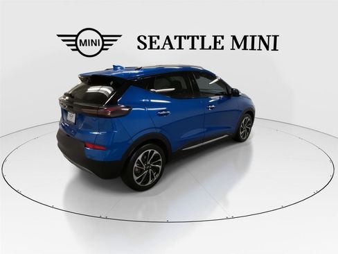 Used 2022 Chevrolet Bolt EUV Premier w/ Sun & Sound Package image 11