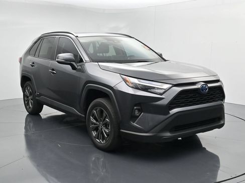 Used 2022 Toyota RAV4 XLE Premium AWD/4WD image 2