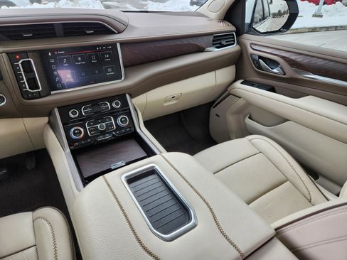Used 2023 GMC Yukon XL Denali w/ Denali Reserve Package image 14