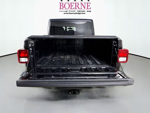 Used 2021 Jeep Gladiator Sport image 25