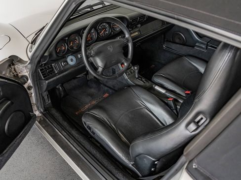 Used 1997 Porsche 911 Carrera image 4