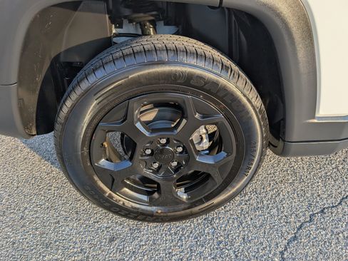 Used 2024 Jeep Compass Trailhawk image 9