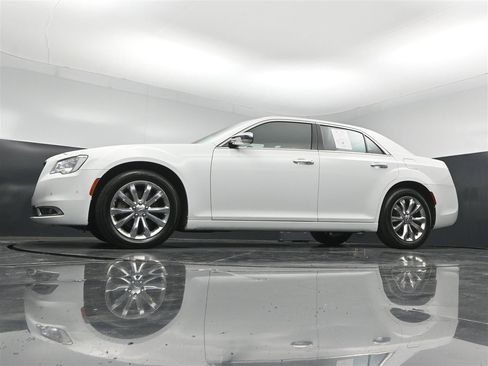 Used 2017 Chrysler 300 C w/ Safetytec Plus Group AWD/4WD image 26
