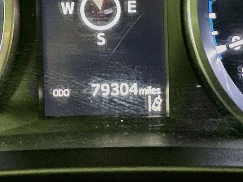 Used 2017 Toyota Highlander Plus FWD image 14