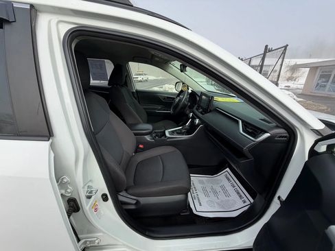 Used 2019 Toyota RAV4 LE image 13
