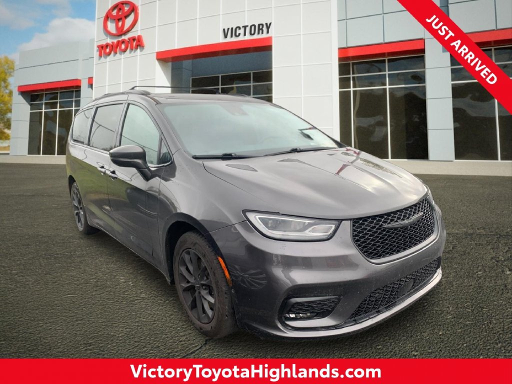 Used 2021 Chrysler Pacifica Touring-L w/ Uconnect Theater Family Group FWD image 1
