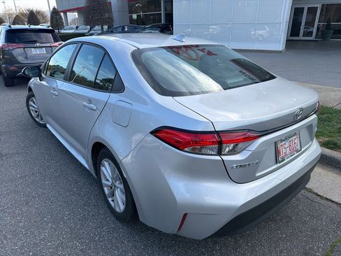 Used 2024 Toyota Corolla LE w/ LE Convenience Package image 6