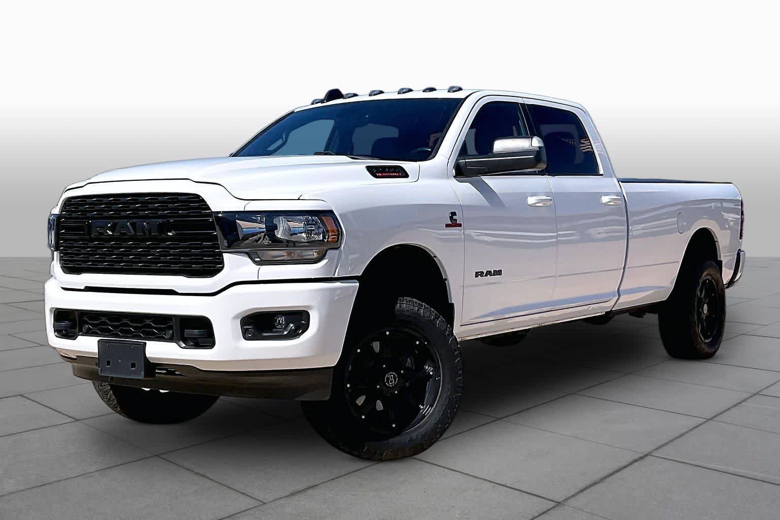Used 2022 RAM 3500 Big Horn w/ Night Edition AWD/4WD image 3
