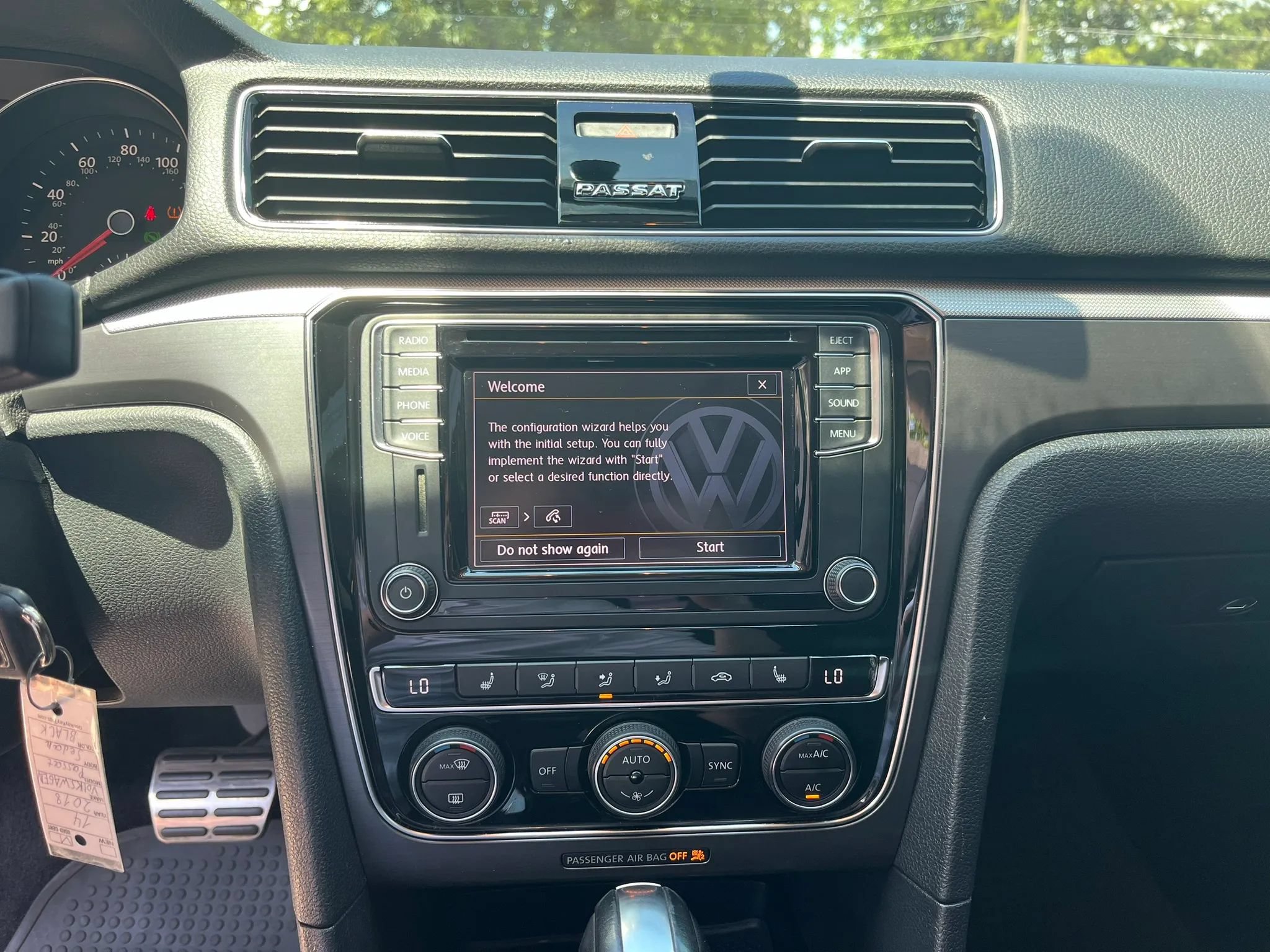 Used 2018 Volkswagen Passat 2.0T R-Line w/ R-Line Lighting Package FWD image 15