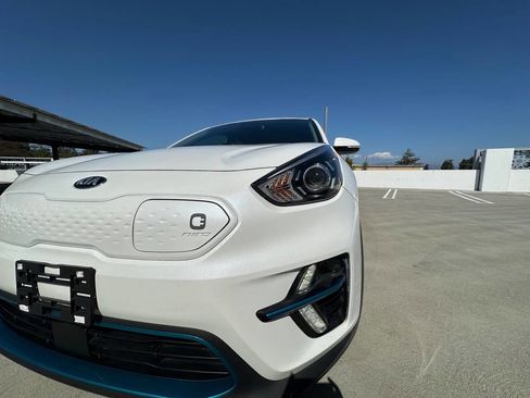 Used 2021 Kia Niro EX FWD image 5