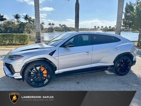 Used 2023 Lamborghini Urus S image 1