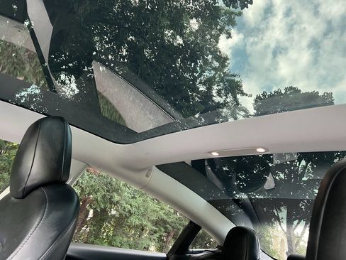 Used 2018 Tesla Model 3 Long Range image 31