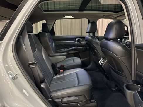 Used 2022 Kia Sorento SX FWD image 11