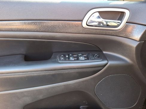 Used 2018 Jeep Grand Cherokee Altitude image 12