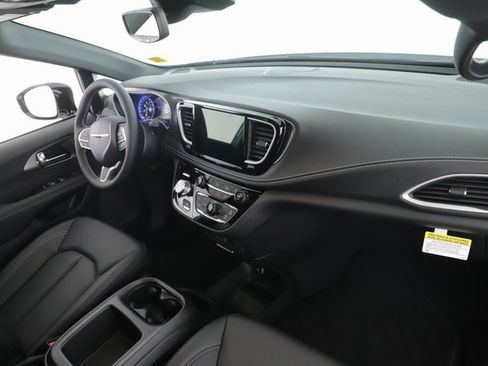 New 2026 Chrysler Pacifica Select image 34