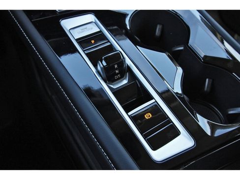 Used 2024 Volkswagen Atlas SE image 27