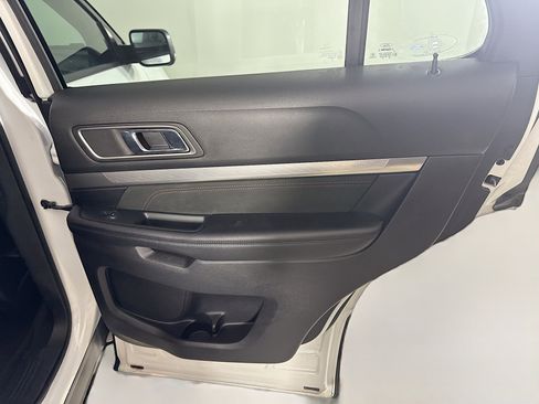 Used 2018 Ford Explorer XLT w/ Equipment Group 202A image 28