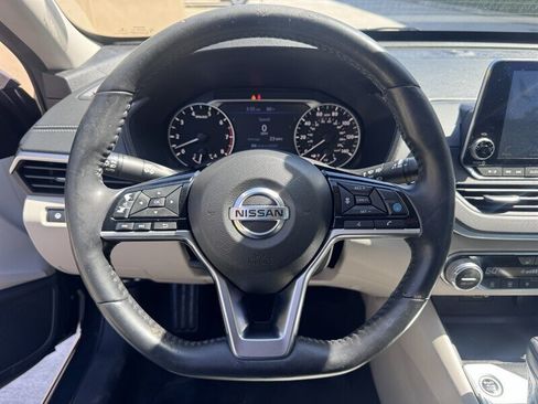Used 2019 Nissan Altima 2.5 SV FWD image 9