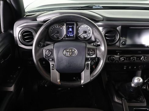 Used 2018 Toyota Tacoma TRD Sport AWD/4WD image 30
