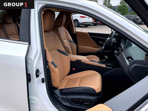 Used 2023 Lexus ES 350 w/ Premium Package FWD image 8