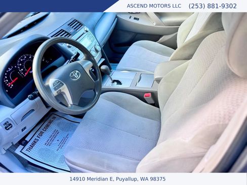 Used 2011 Toyota Camry LE image 9