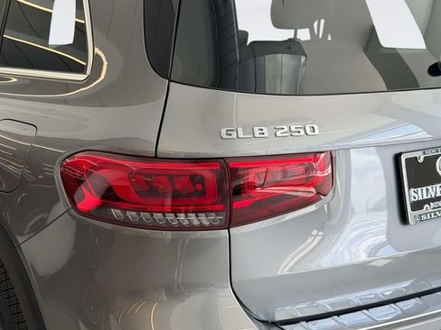Used 2023 Mercedes-Benz GLB 250 4MATIC image 10