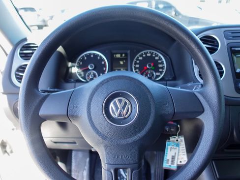 Used 2011 Volkswagen Tiguan S FWD image 12
