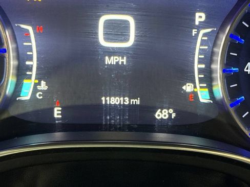 Used 2020 Chrysler Pacifica Limited FWD image 14