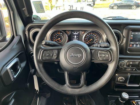 Used 2022 Jeep Wrangler Unlimited Sport image 14