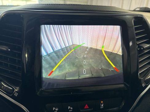 Used 2019 Jeep Cherokee Limited w/ Technology Group image 29