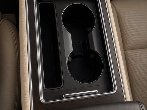 Used 2017 Lincoln Continental Select w/ Climate Package AWD/4WD image 12