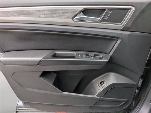 Used 2020 Volkswagen Atlas Cross Sport SE image 24