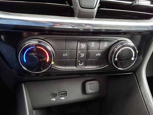 Used 2025 Buick Encore GX Sport Touring image 15