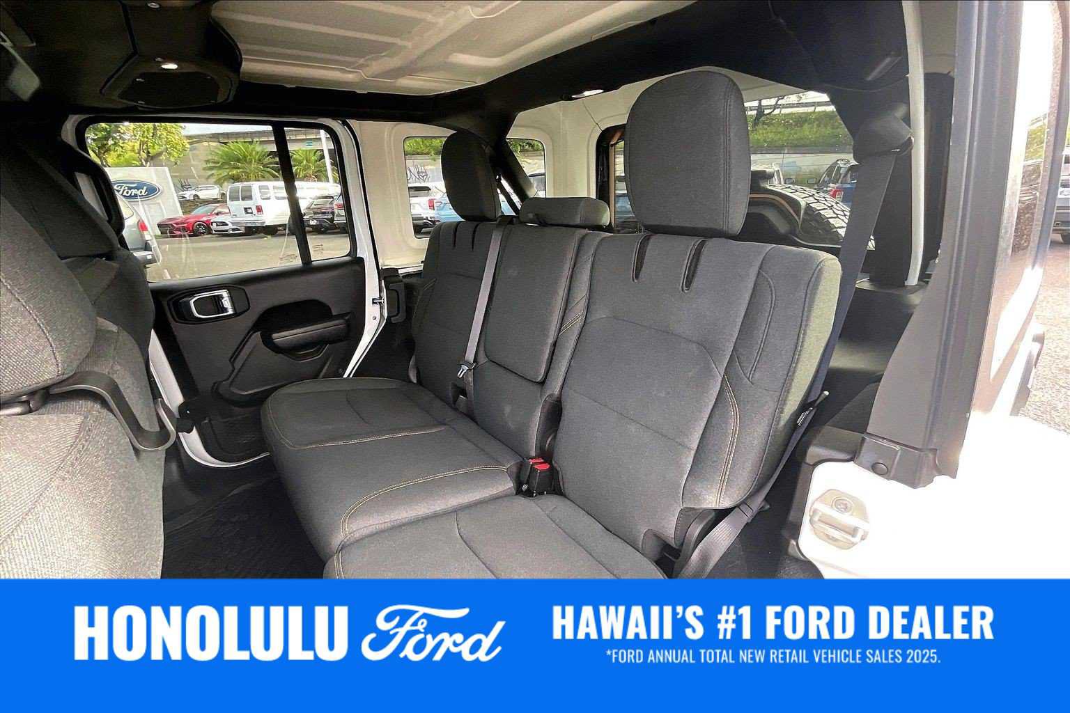 Used 2024 Jeep Wrangler Unlimited w/ Dual Top Group AWD/4WD image 29