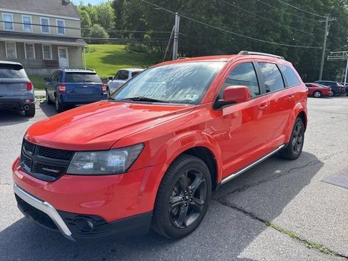 Used 2019 Dodge Journey Crossroad FWD image 3
