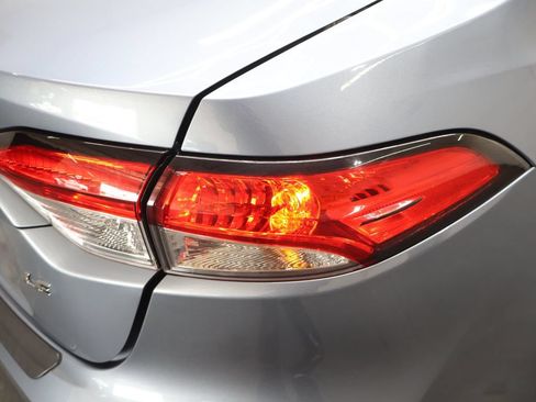 Used 2022 Toyota Corolla LE FWD image 30