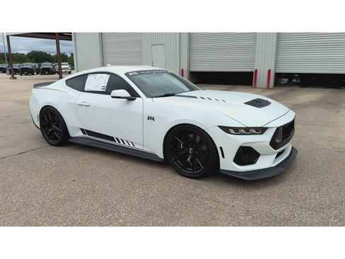 Used 2025 Ford Mustang GT Premium w/ GT Performance Package RWD image 2