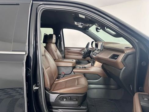 Used 2024 Chevrolet Suburban High Country AWD/4WD image 30