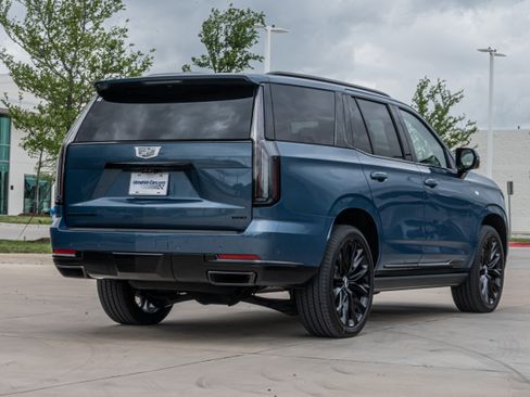 Used 2026 Cadillac Escalade Platinum Sport w/ LPO, ONYX Package AWD/4WD image 8