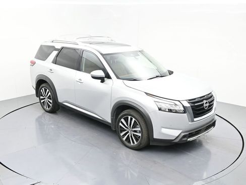 Used 2024 Nissan Pathfinder Platinum w/ Cargo Package AWD/4WD image 18