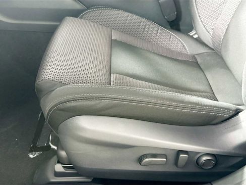 Certified 2025 Subaru Outback Premium w/ Popular Package #1A image 17